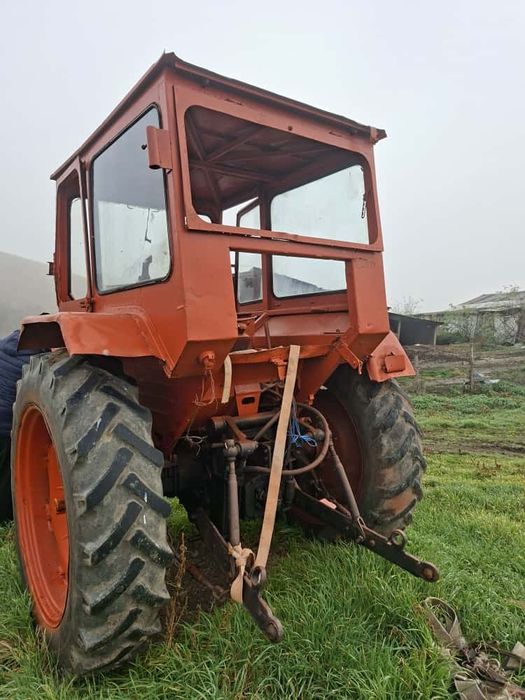 Vând tractor U650