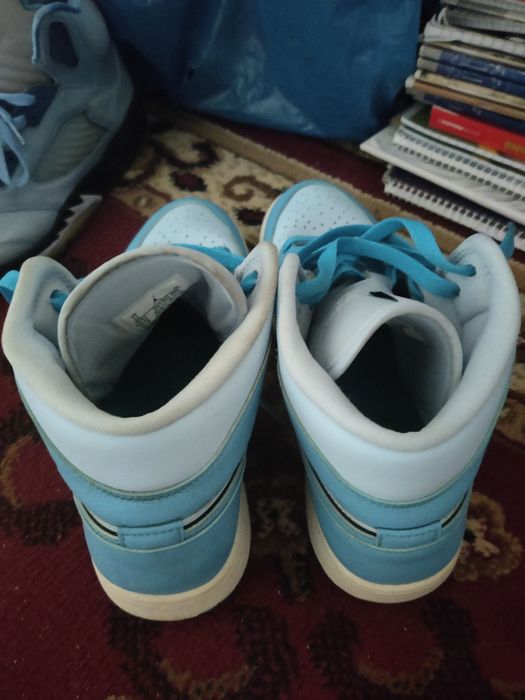 Air Jordan 1 SE Mid Ice Blue