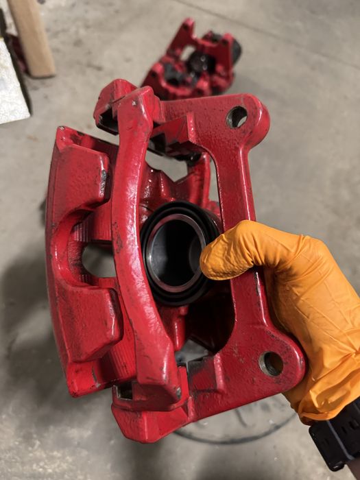 Продавам спирачни апарати Golf 7 GTi