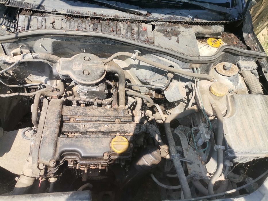 Продавам Opel Corsa 1.0 на части.