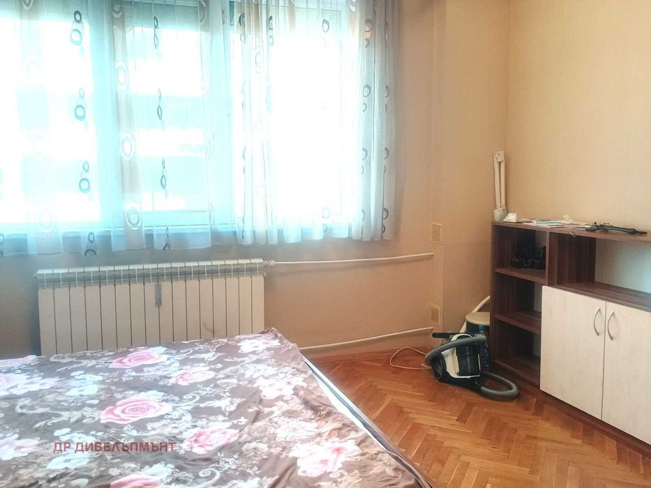 Продава 4-СТАЕН
град София, Оборище
