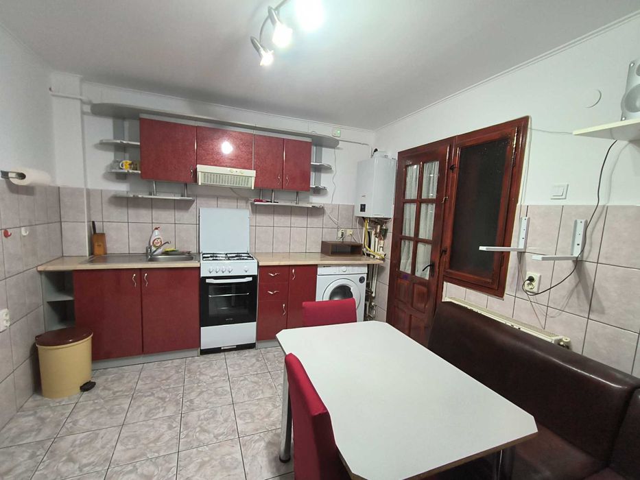 Închiriez apartament cu 2 camere decomandat