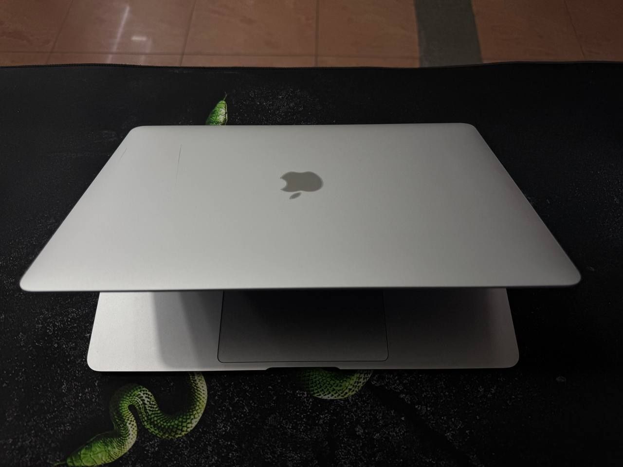 Продам Macbook Air M1, в хорошем состоянии, с каробкой и гарантией