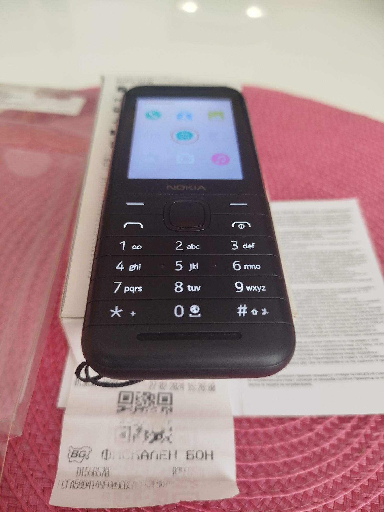 Продавам Нокия 5310 в гаранция , оставащи още 14 месеца