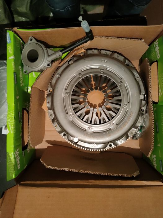 Vând ambreiaj cu volanta masa dubla Vw Tiguan motor 2.0 diesel 837345