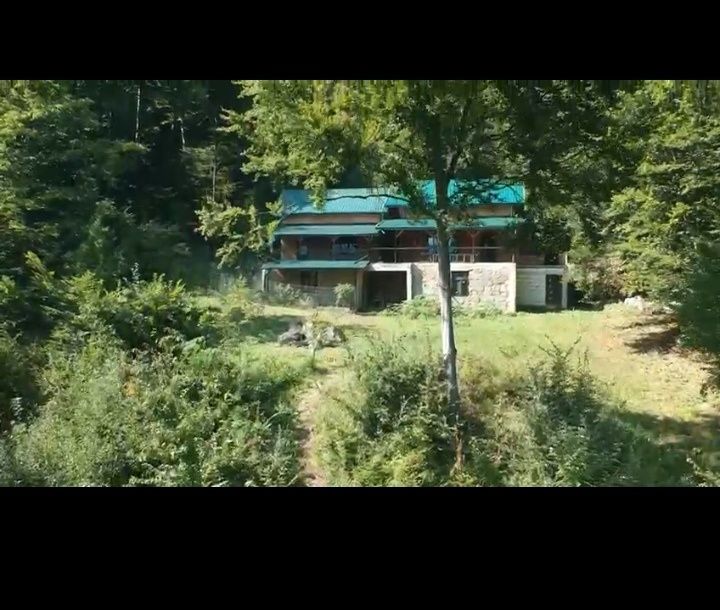 Vând teren cu vila Siriu Bz