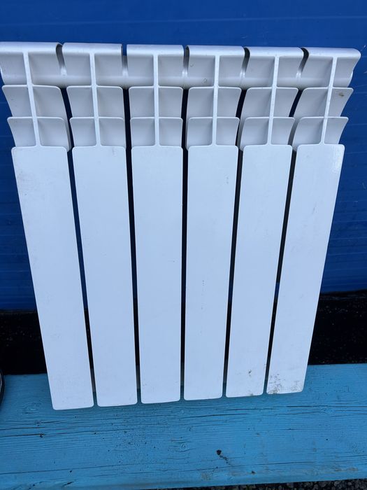 Батарей новые с новостроики  поменяли батарей так как подоконники низс