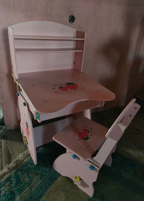 Парта детская с полочкой