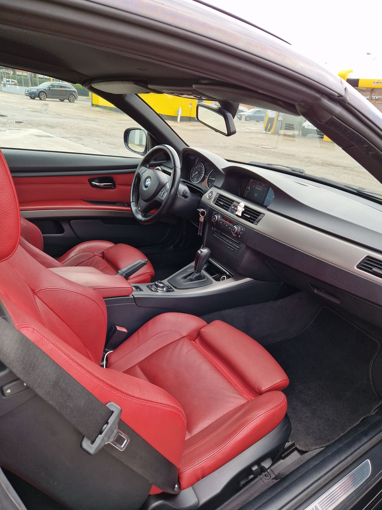 Vand bmw e93 320 184cp an 2011 m pachet fabrica