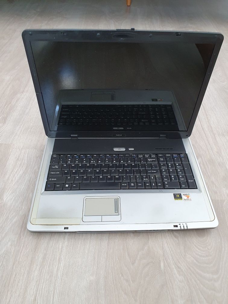 Laptop MSI L730X 17 inch, Turion64x2, Gforce 6100, pentru piese.