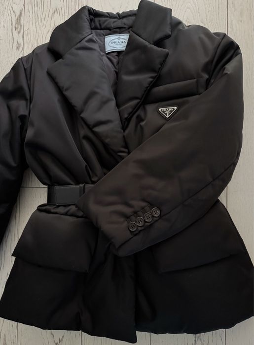 Geaca prada marimea  40 It