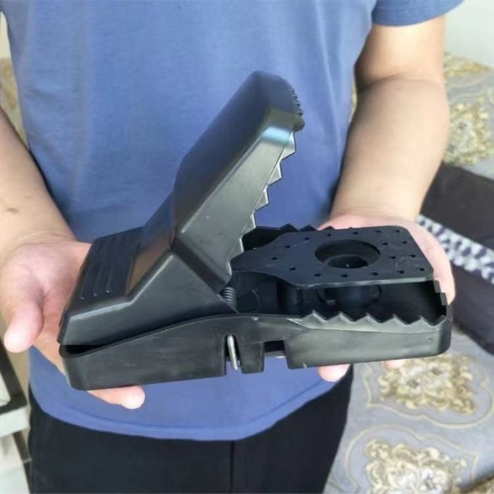 Большой мощный жесткий капкан для крыс