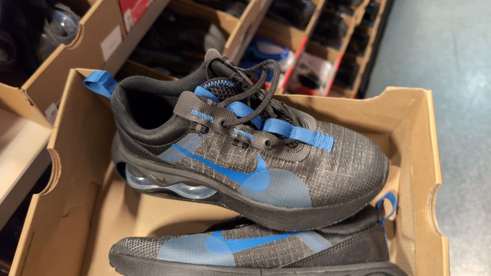 Vand adidasi Nike Air Max