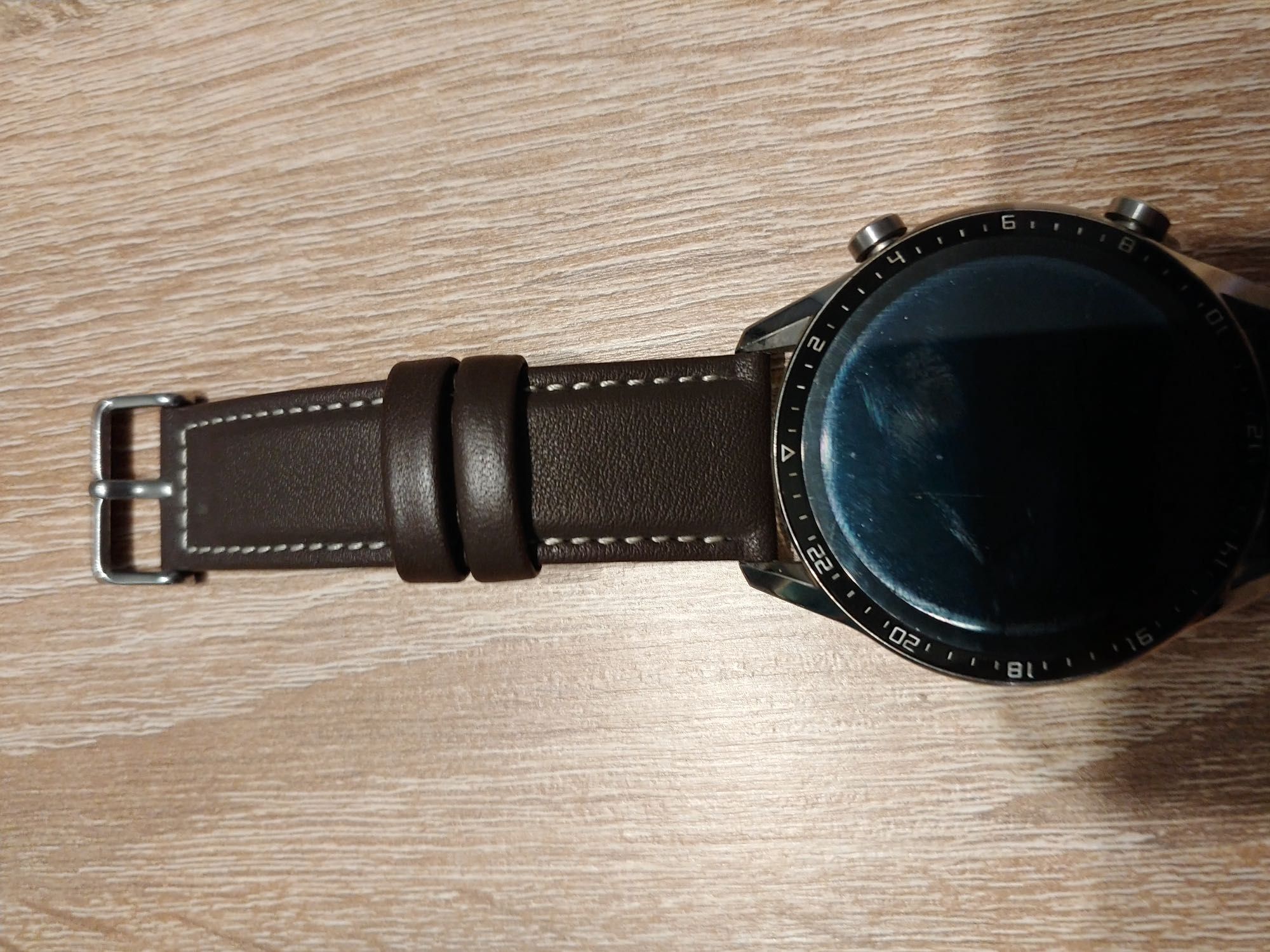 Smartwatch Huawei GT 2, Stand de incarcare din aluminiu