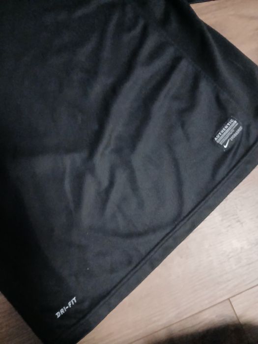 Nike dri fit спортна блуза,суитчъри Nike и  Under Armor.