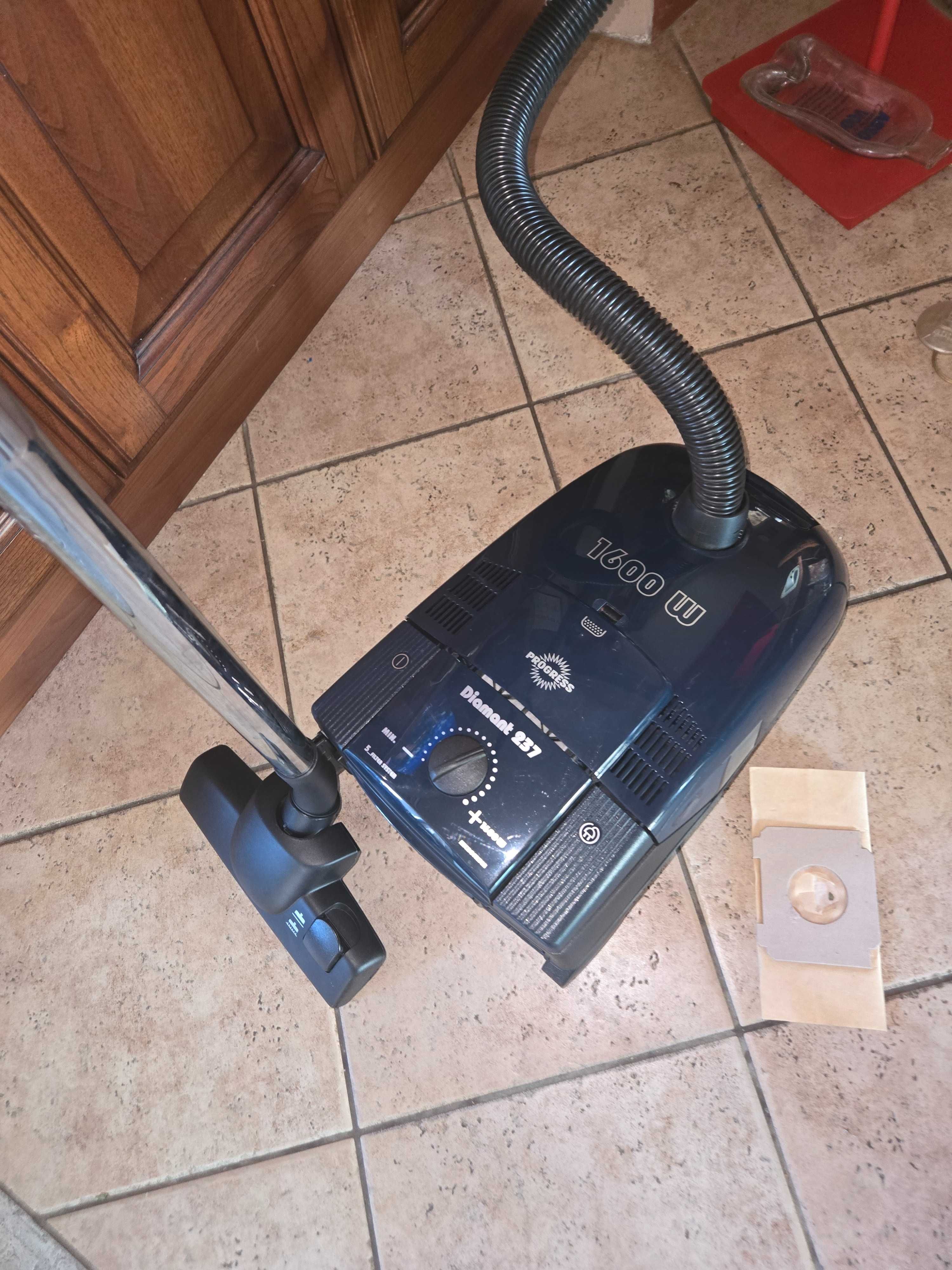 Прахосмукачка  PROGRESS  Diamant 237  1600w