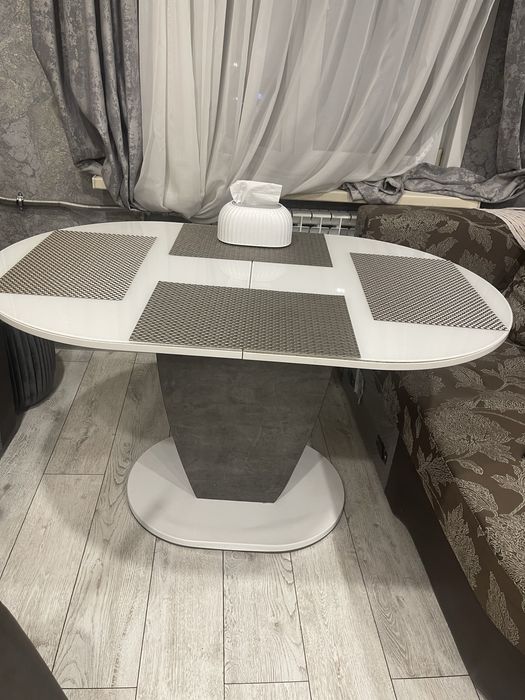 Продам кухонный стол