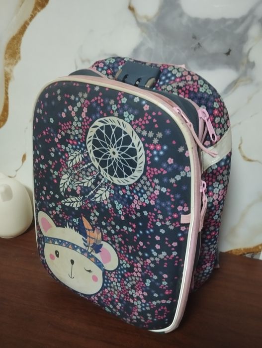 Отдам портфель школьный