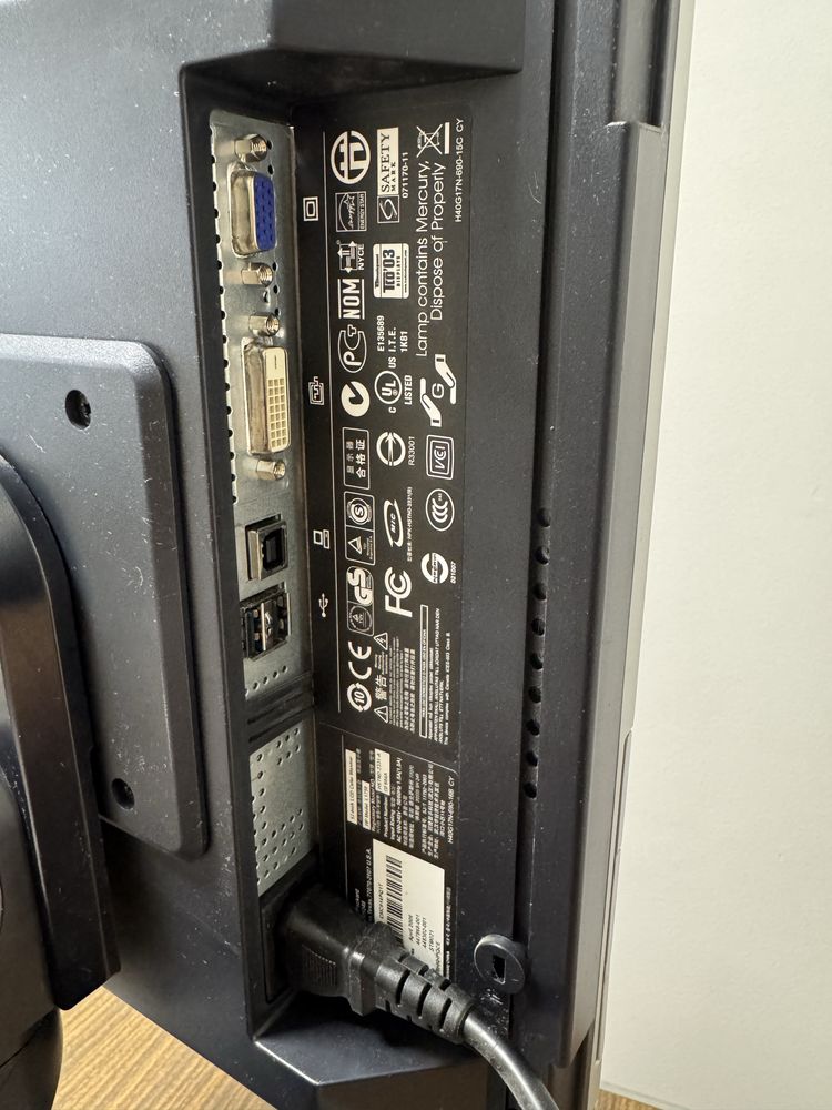 Монитор HP L1750