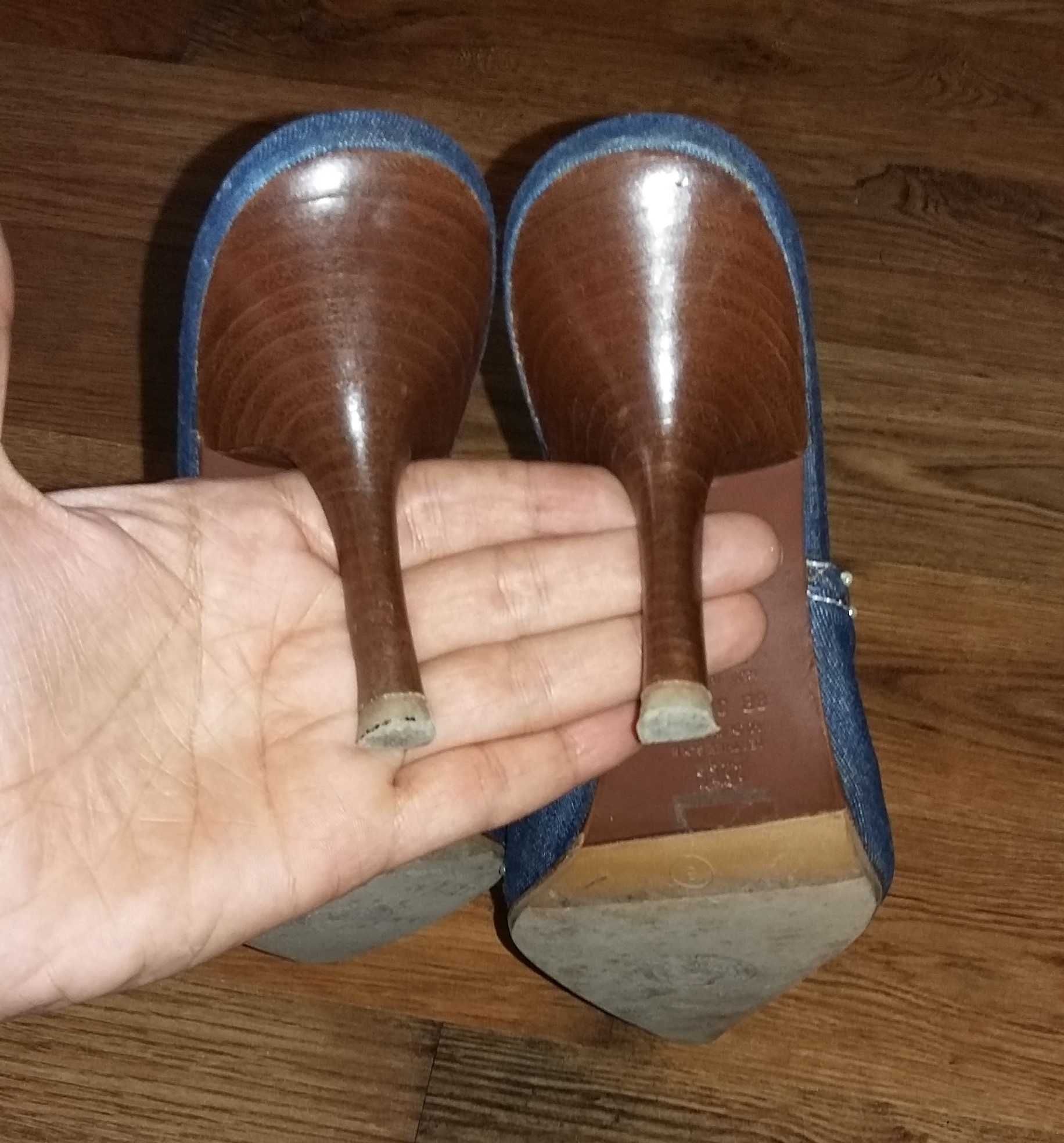 Интересни дамски обувки ALDO