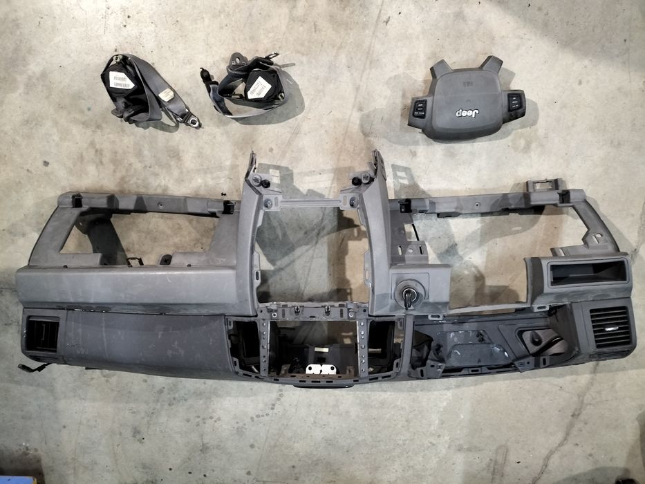 Арматурно табло Jeep Grand Cherokee / Джип Гранд Чероки 2009г.