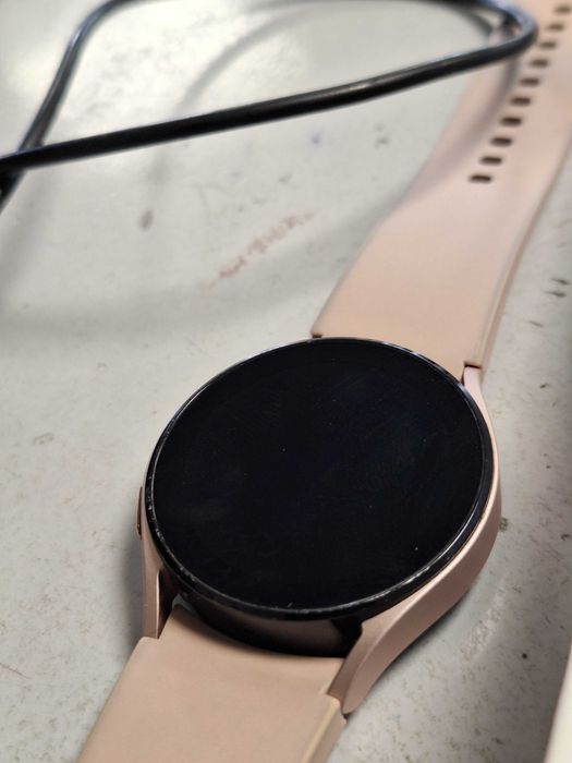 Дамски смарт часовник Samsung galaxy Watch 4