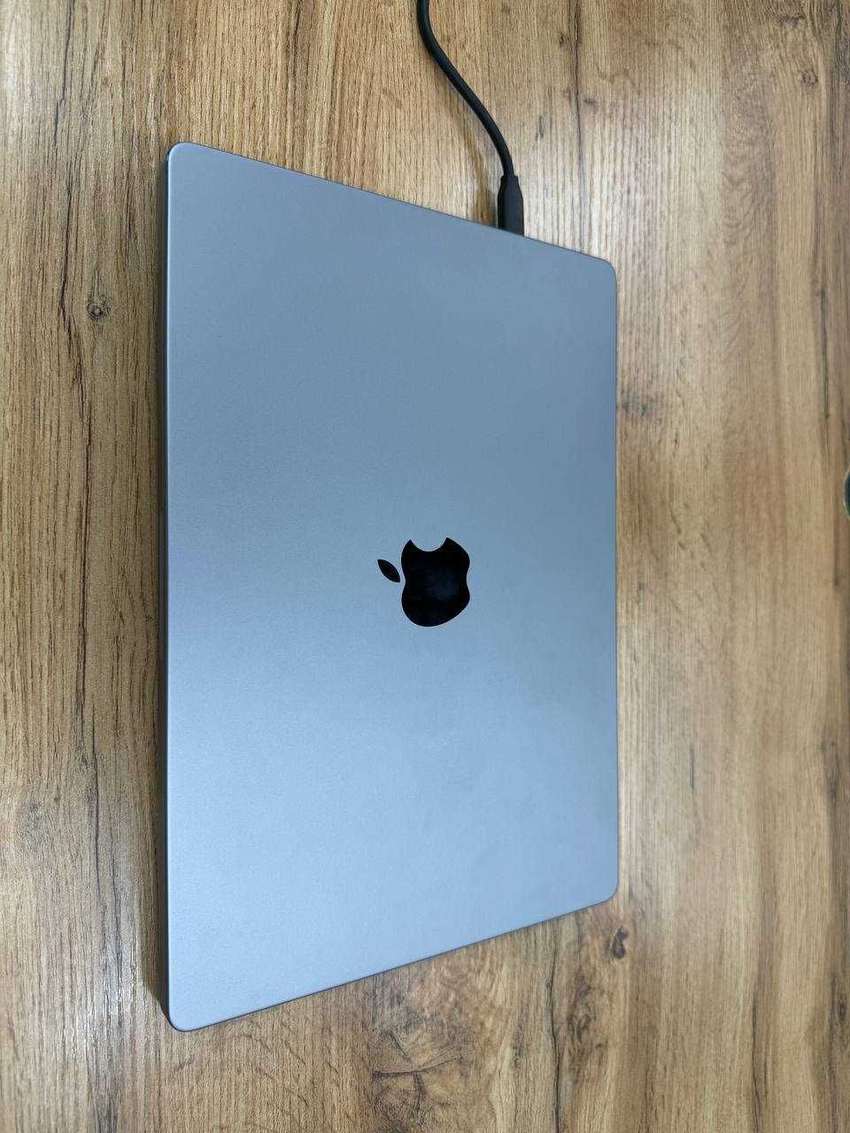 Macbook Pro M2 Pro (chaqalari bor)