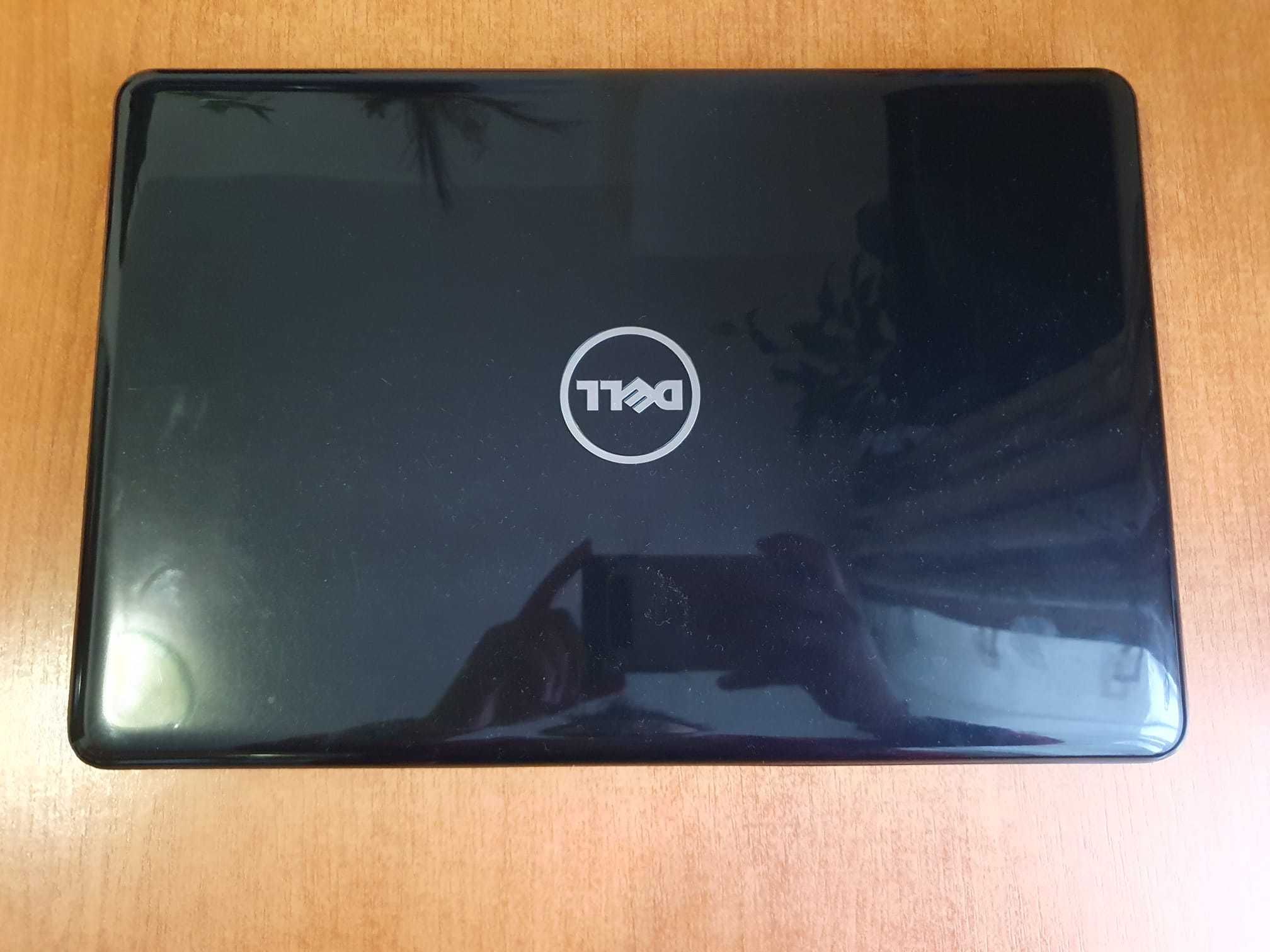 Laptop Dell. Procesor I7 , placa dedicata AMD 4GB , SSD256GB