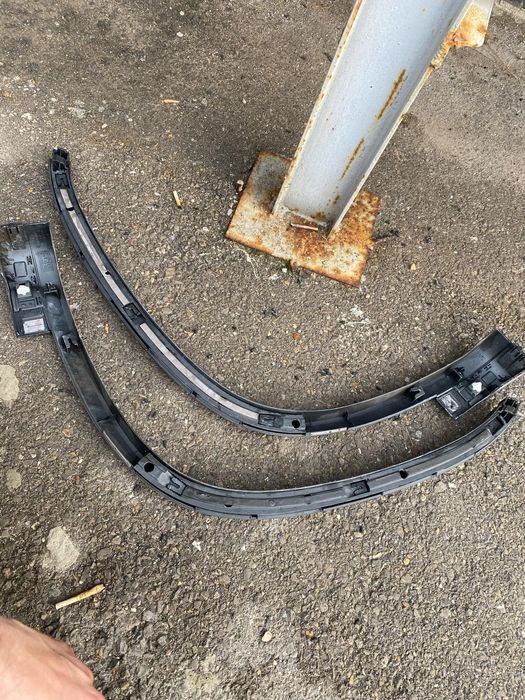 Лайсна преден десен калник R line VW Tiguan 2007-2010