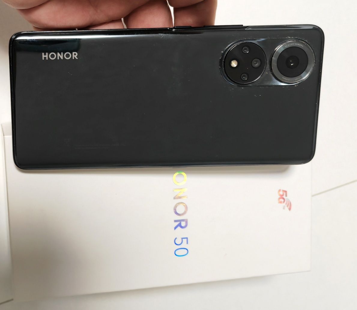 Продавам Honor 50, в отлично състояние.