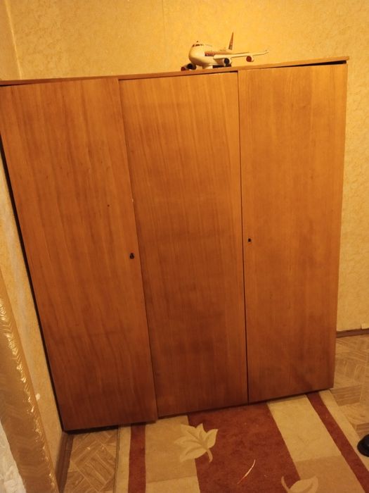 Продам шифоньер б/у