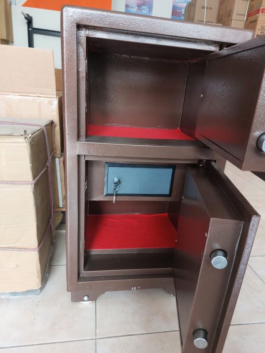 Seif metalic cu cheie