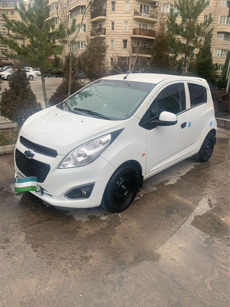 Chevrolet spark.