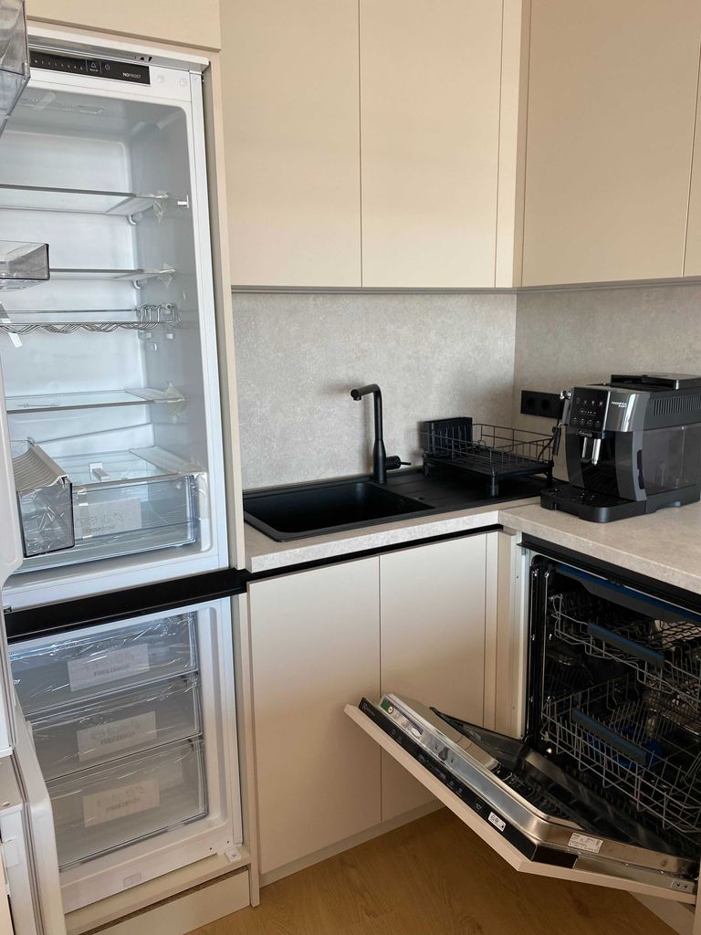 Дава се под наем Двустаен апартамент в Варна, Бриз - 72 кв.м за 1150 € - Снимка #10