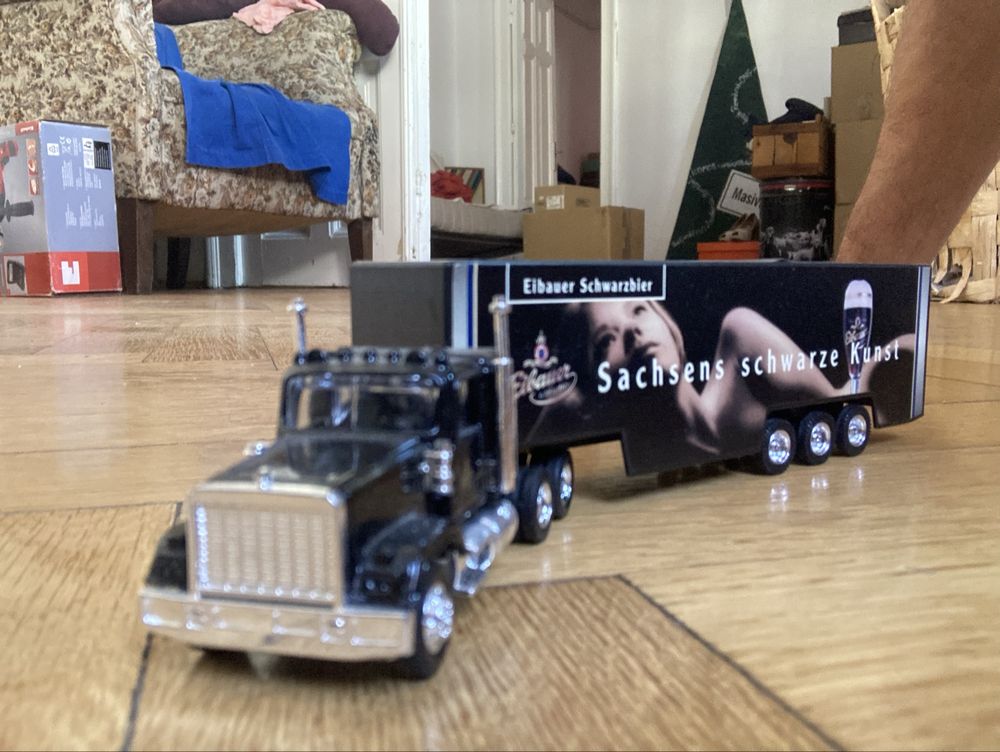 Vand machete camion/ jucarii