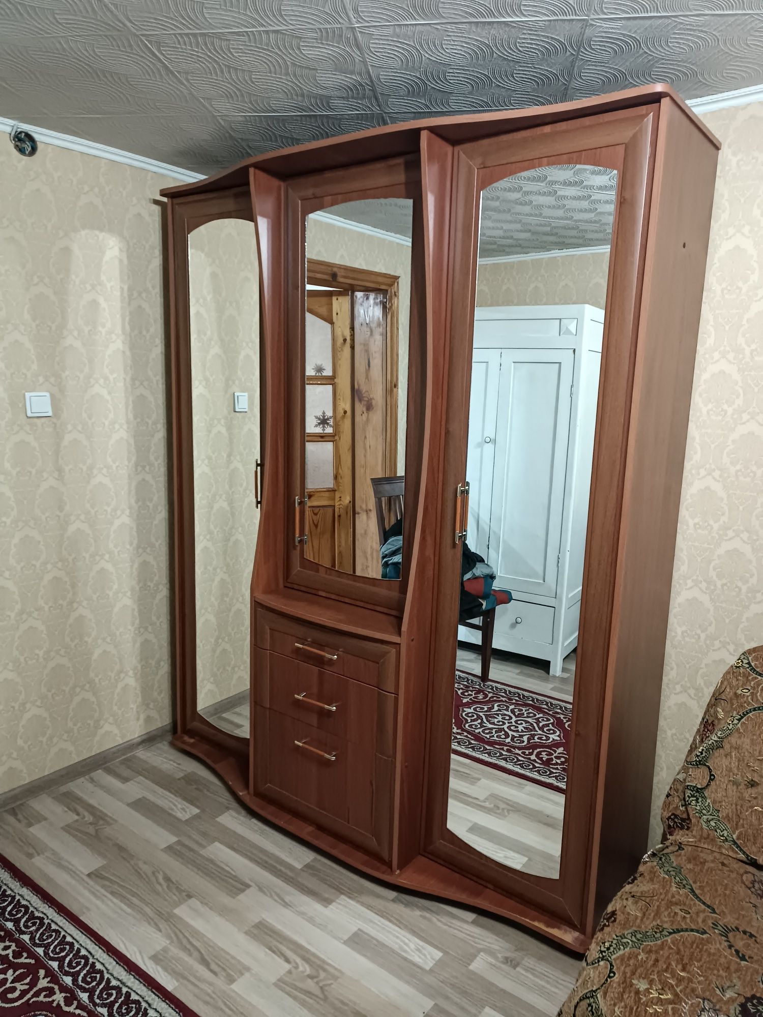 Шифоньер в отличном состоянии