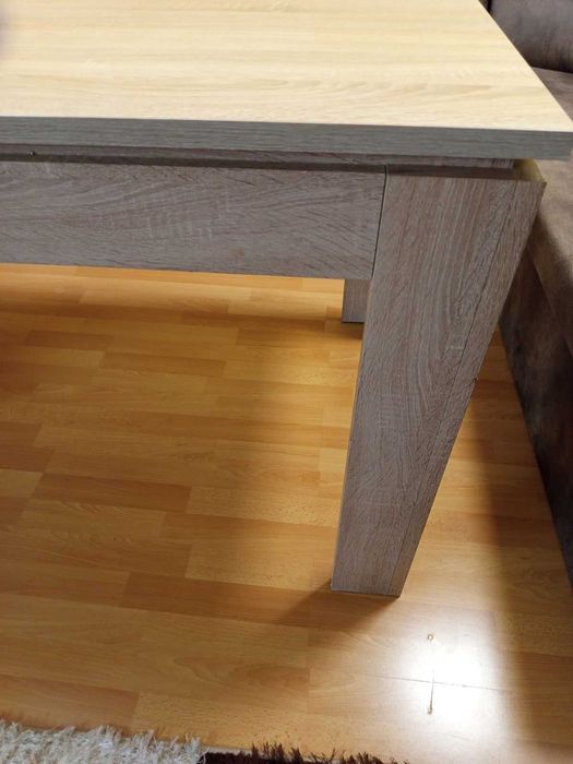 трапезна маса  за хранене