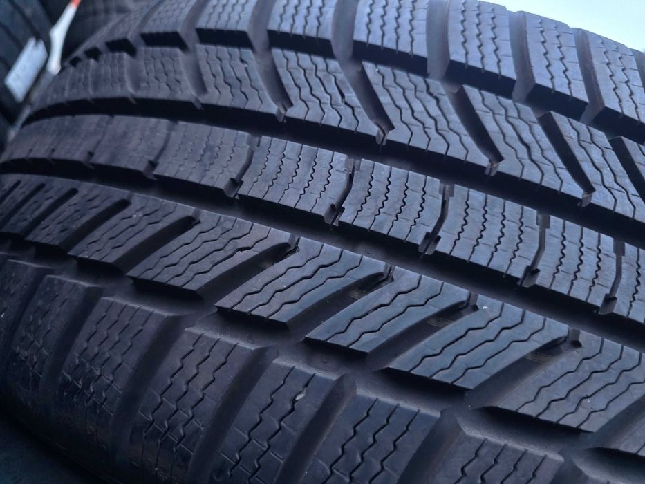 2бр Като нови зимни гуми 235 55 17 - Continental - DOT 2022