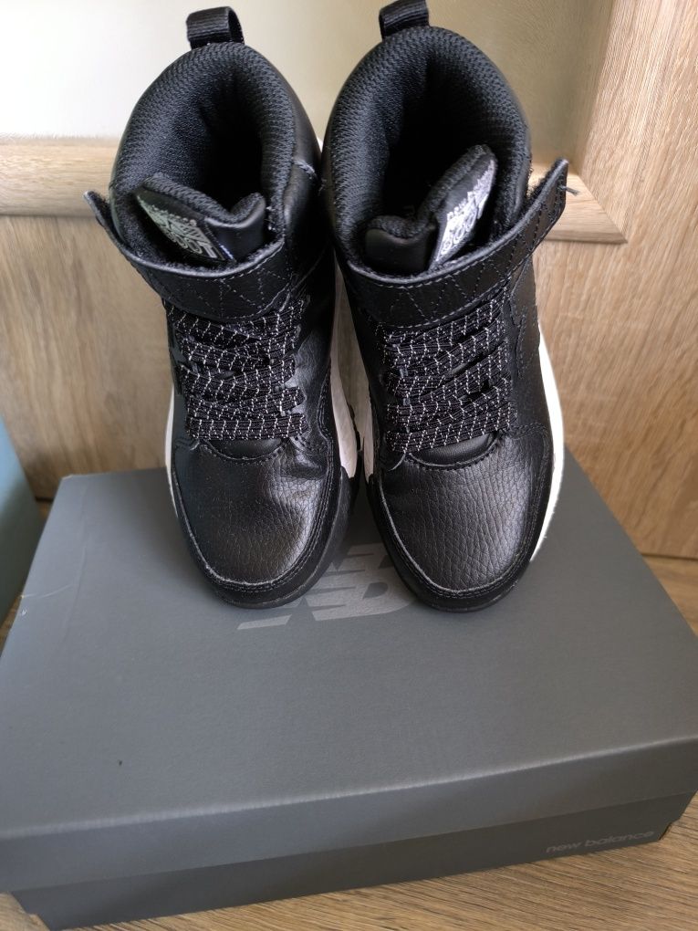 Детски боти New Balance 30 номер