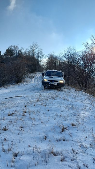 Vând sau schimb  Dacia papuc 4x4. Preț negociabil