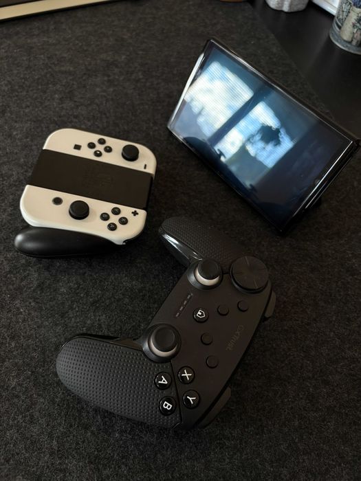 Nintendo Switch OLED - White + 30 дигитални игри и подарък волан