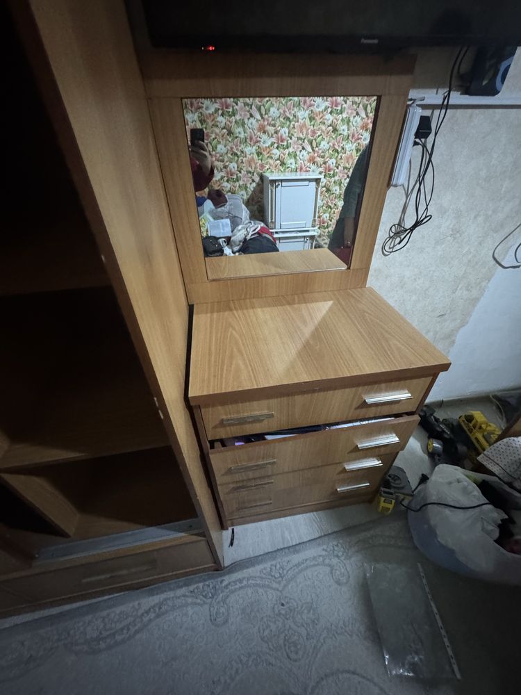 Трюмо с окном