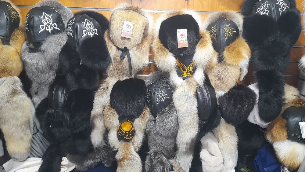 Малахай тымак из лисы, чернобурки, песца, енота.