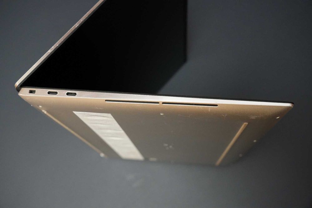 Продавам лаптоп Dell XPS 15 9500