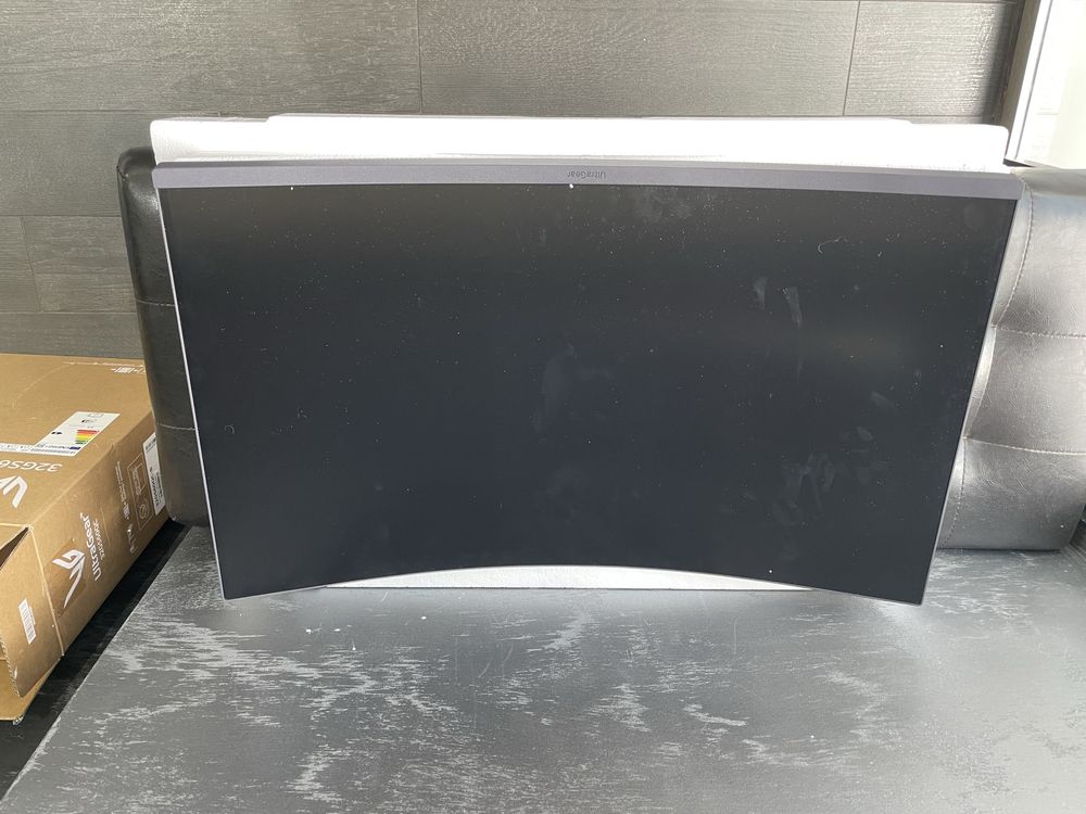 Monitor gaming curbat LG 80 cm nou
