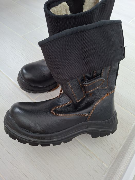 Зимние сапоги с защитой. Размер 40