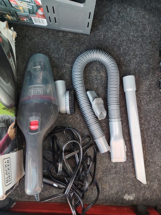 Aspirator auto black decker cu accesorii