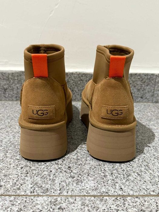 UGG Mini Dipper (36-40 pe stoc)
