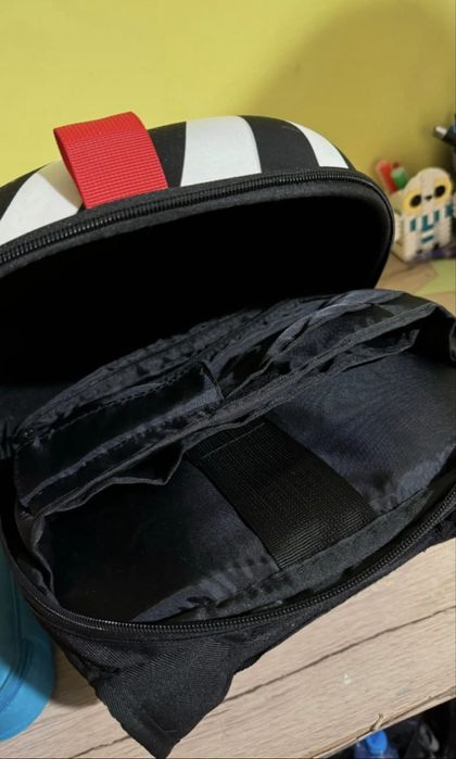 Ghiozdan zipit     .