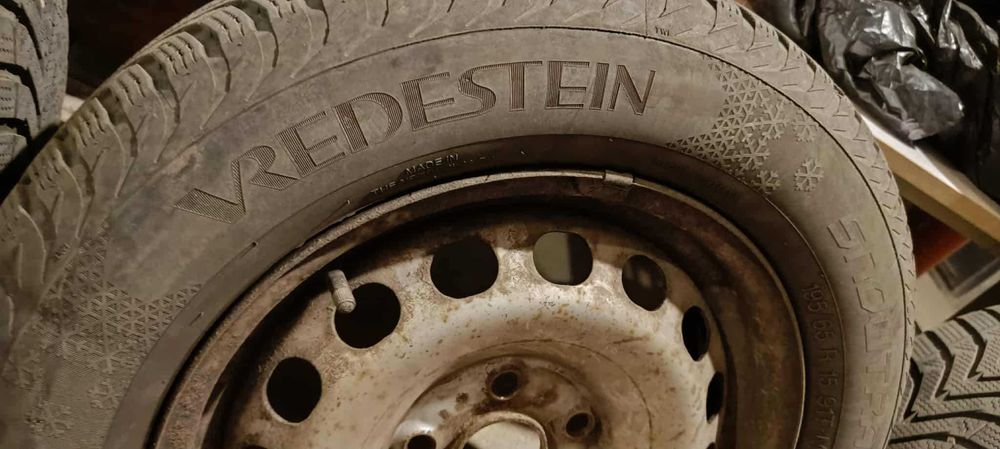 Зимни гуми Vredestein 195/65/15 с джанти